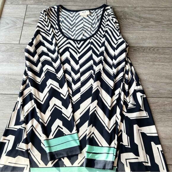 Eci Waves Pattern Draped Asymmetrical Hem Tunics - Picture 9 of 15